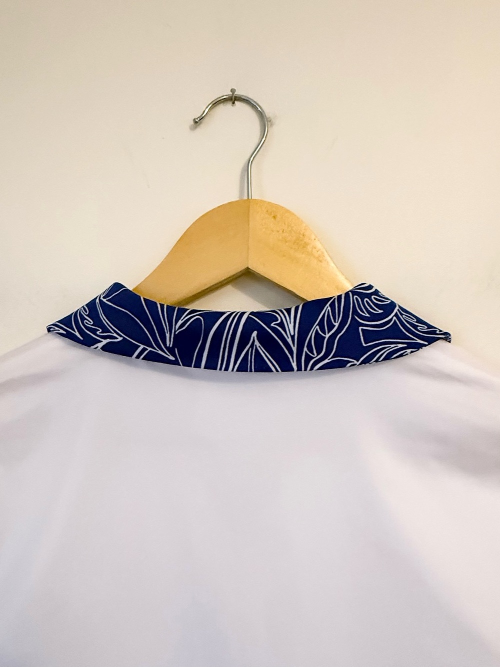 Tommy Bahama Racquet & Paddle Quarter-Zip Golf Polo Shirt White Blue Print - Picture 9 of 11